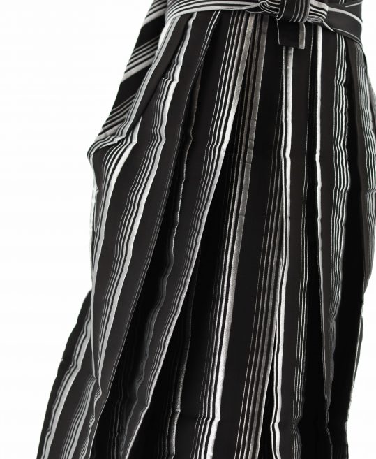 男性用袴単品レンタル(成人式・結婚式・卒業式)【4～5L】黒・銀ストライプ[170cm]No.665